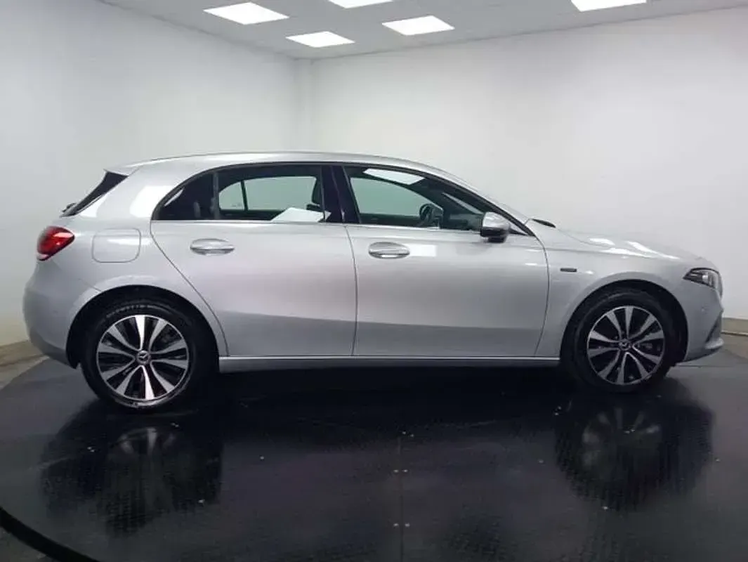 Usado Mercedes A250 218 CV (160 kW) 2021 Gris Berlina