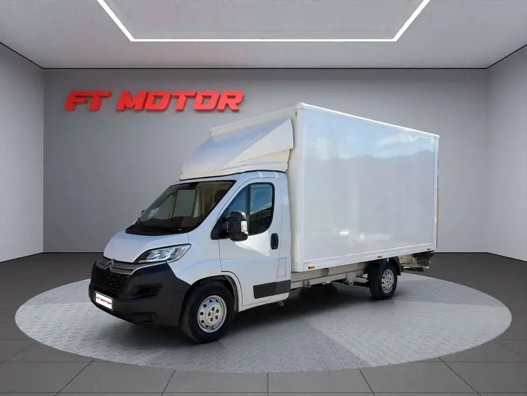 Usado Citroën Jumper 140 CV (102 kW) 2023 Blanco Monovolumen