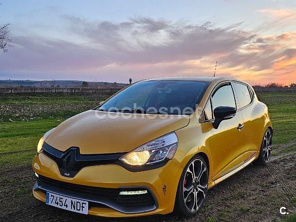 Usado Renault Clio IV Trophy 220 CV (161 kW) 2016 Amarillo Berlina