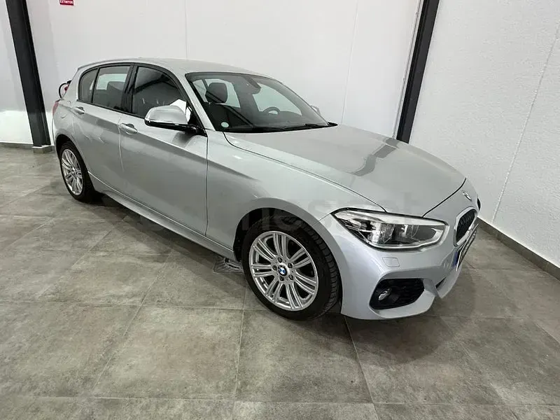 Usado BMW 118 150 CV (110 kW) 2017 Gris / plata Berlina