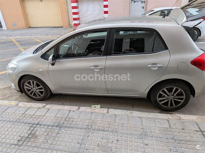 Usado Toyota Auris Active 90 CV (66 kW) 2009 Gris / plata Utilitario