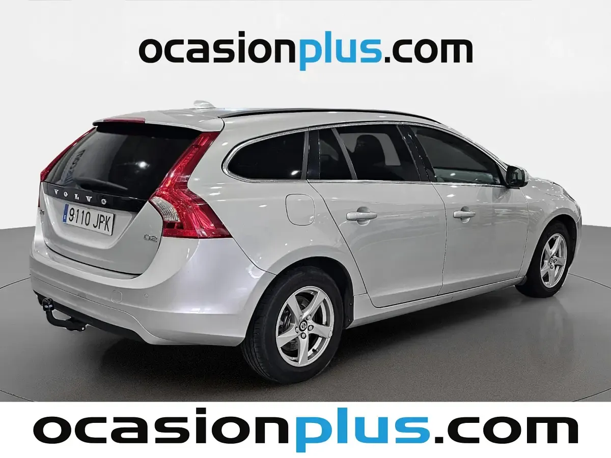 Usado Volvo V60 Momentum 120 CV (88 kW) 2016 Gris plata Familiar