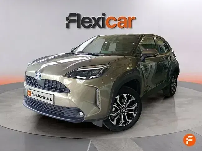 Usado Toyota Yaris Active 116 CV (85 kW) 2021 Beige Utilitario