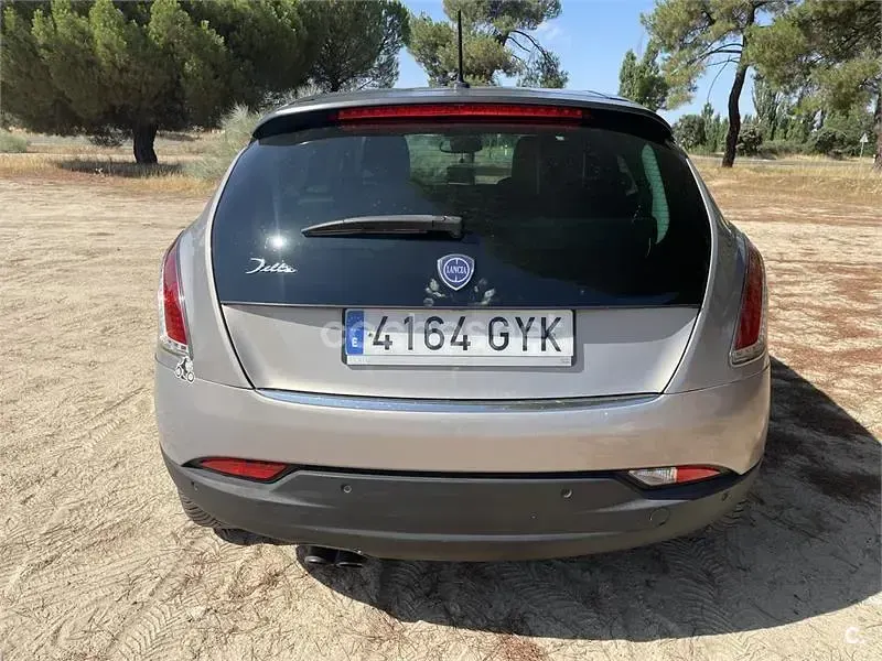 Usado Lancia Delta 200 CV (147 kW) 2010 Beige Utilitario