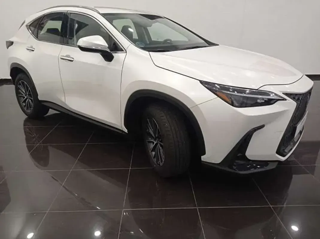 Usado Lexus NX350h Business Edition 242 CV (177 kW) 2024 Blanco SUV