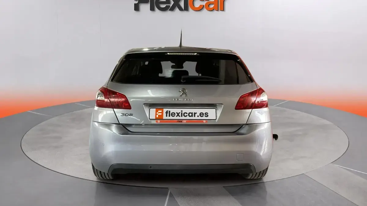 Usado Peugeot 308 Style 131 CV (96 kW) 2020 Gris Utilitario