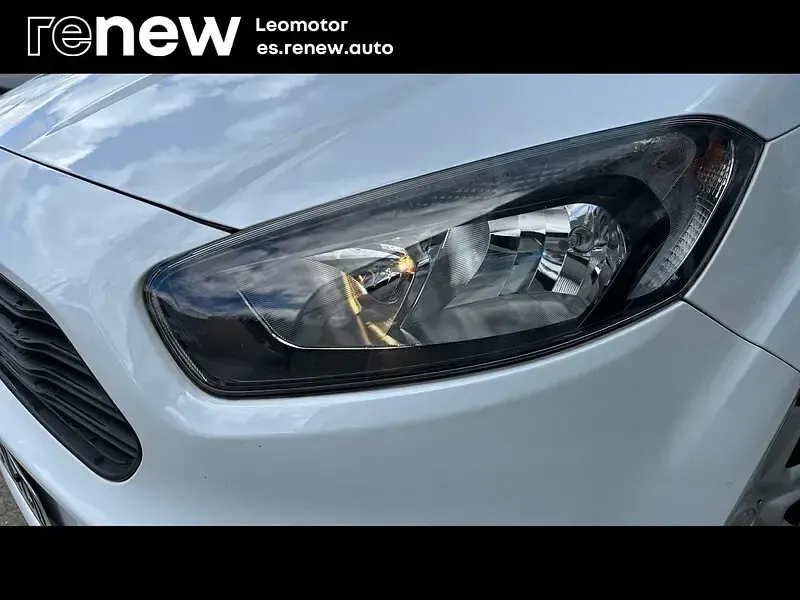 Usado Ford Tourneo Ambiente 100 CV (73 kW) 2017 Blanco Familiar