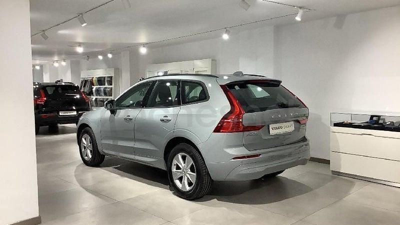 Usado Volvo XC60 250 CV (183 kW) 2025 Gris / plata SUV