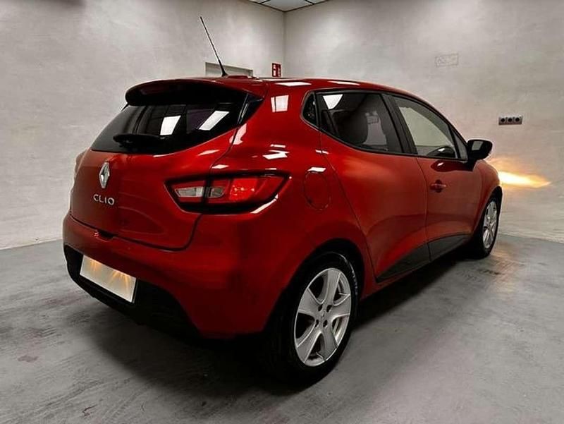 Usado Renault Clio IV LIMITED 75 CV (55 kW) 2015 Rojo Berlina