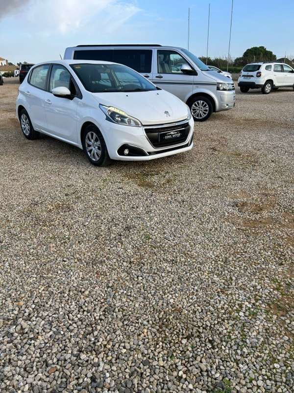 Blanco Usado 2018 Peugeot 208 Style Utilitario | 8500 € (Precio justo) - Imagen 1/4