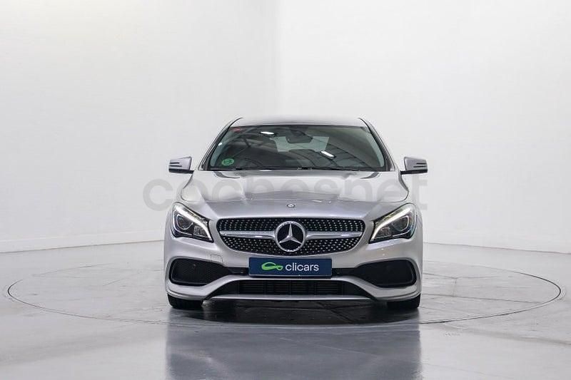 Usado Mercedes CLA200 Shooting Brake 136 CV (100 kW) 2017 Gris / plata Familiar