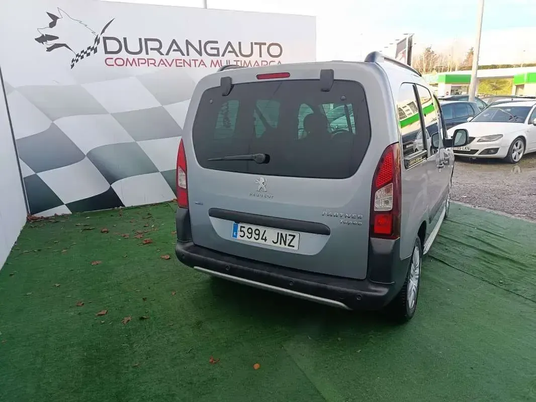 Usado Peugeot TePee Outdoor 99 CV (72 kW) 2016 Gris Van