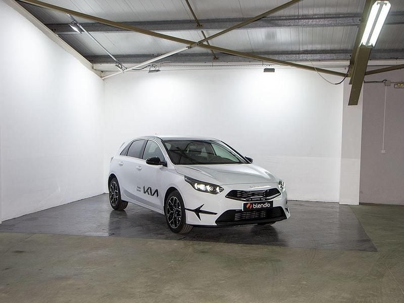 Usado Kia Ceed Style 120 CV (88 kW) 2023 Blanco Utilitario