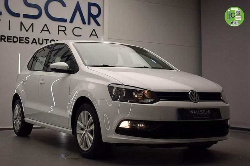 Usado VW Polo 75 CV (55 kW) 2015 Blanco Berlina