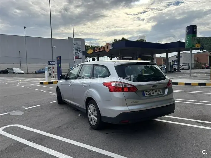 Usado Ford Focus Trend 115 CV (84 kW) 2012 Gris / plata Familiar