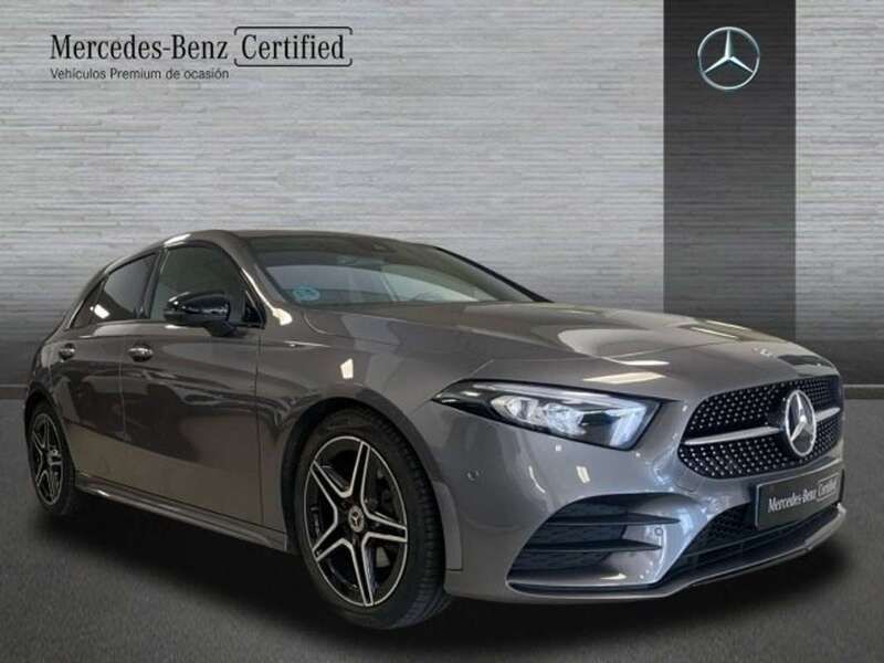 Usado Mercedes A180 AMG line 116 CV (85 kW) 2022 Gris Berlina
