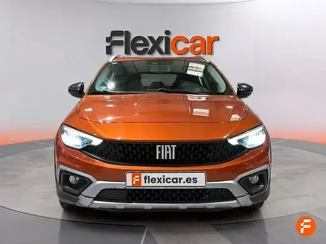 Usado Fiat Tipo Cross 101 CV (74 kW) 2021 Naranja Berlina