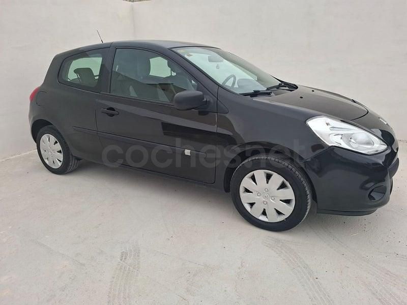Usado Renault Clio II 75 CV (55 kW) 2009 Negro Berlina