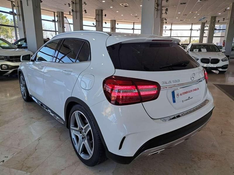 Usado Mercedes GLA180 122 CV (89 kW) 2019 Blanco SUV