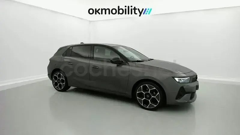 Usado Opel Astra 130 CV (95 kW) 2023 Gris / plata Berlina