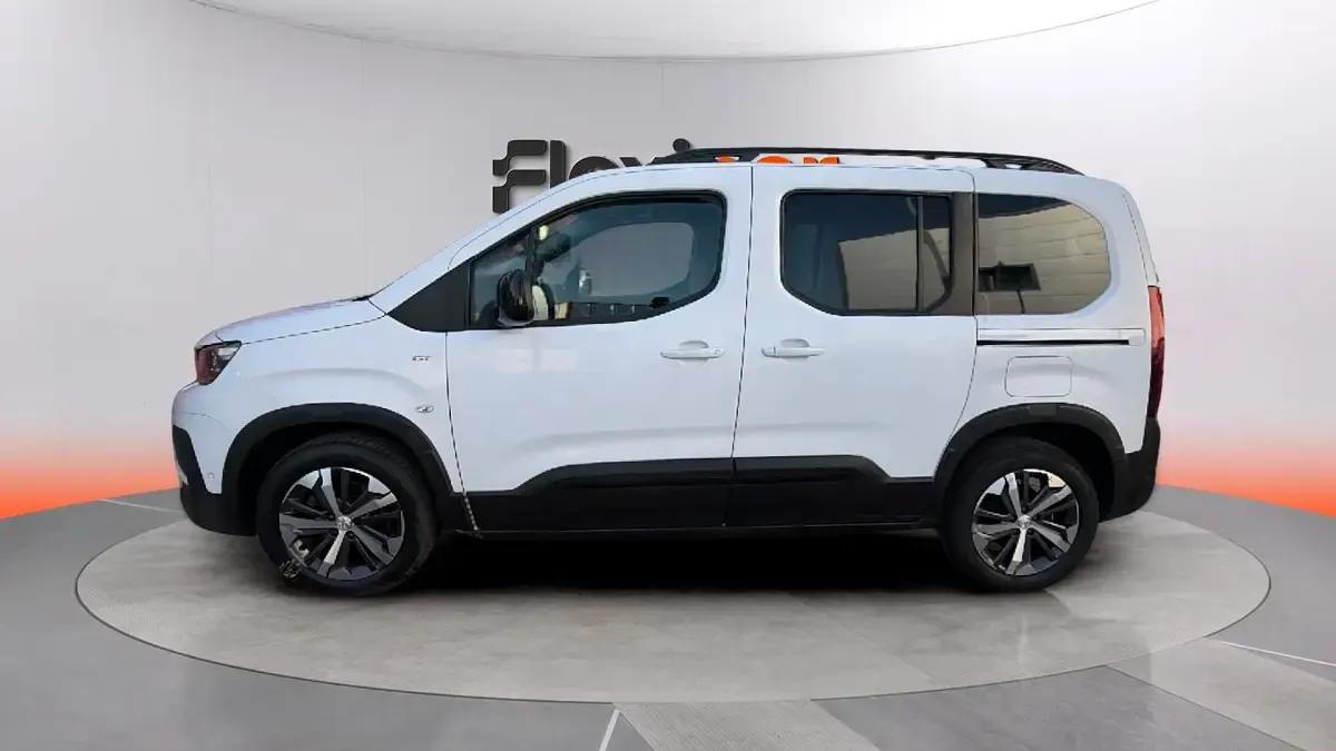 Usado Peugeot Rifter Allure 101 CV (74 kW) 2023 Blanco Monovolumen