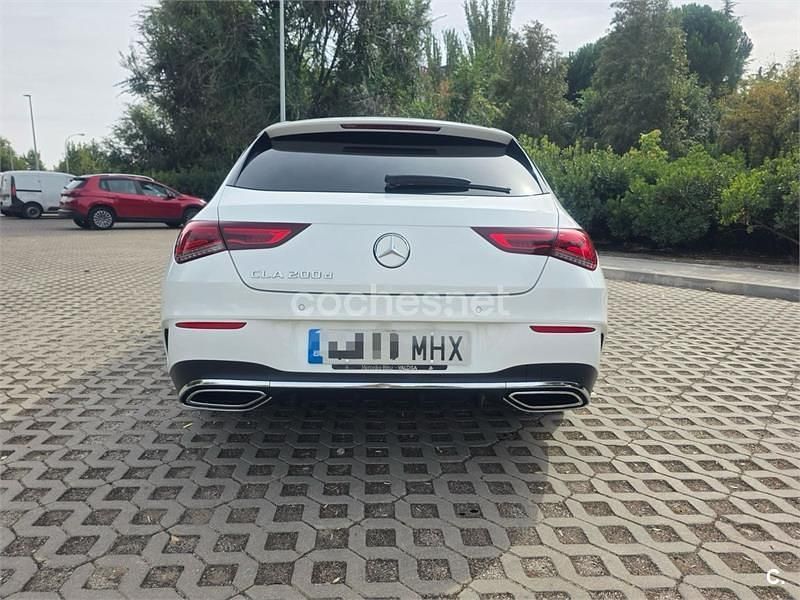 Usado Mercedes CLA200 Shooting Brake 150 CV (110 kW) 2023 Blanco Familiar