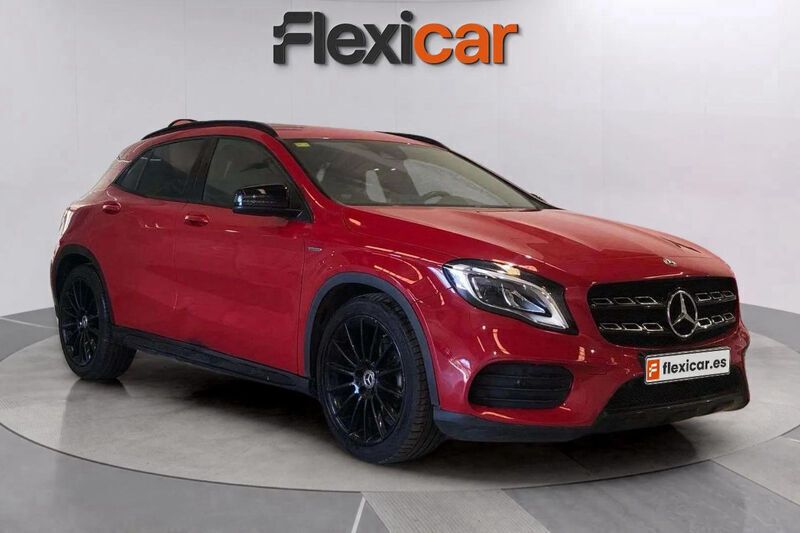 Usado Mercedes GLA180 122 CV (89 kW) 2020 Rojo SUV
