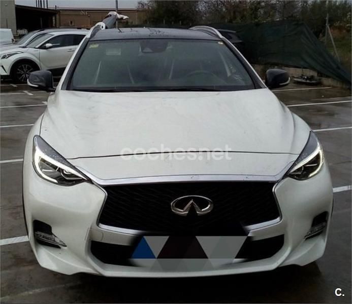 Usado Infiniti Q30 Sport Tech 170 CV (125 kW) 2016 Blanco Utilitario
