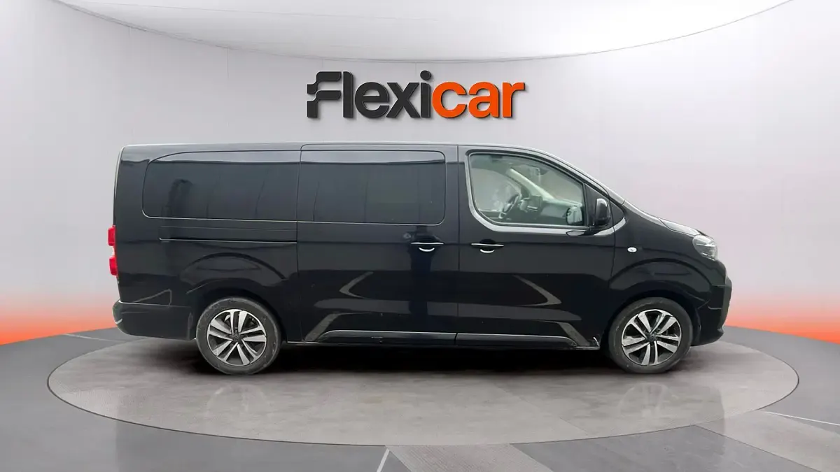 Używany Peugeot Traveller Business-Line 180 KM (132 kW) 2024 Czarny Minivan