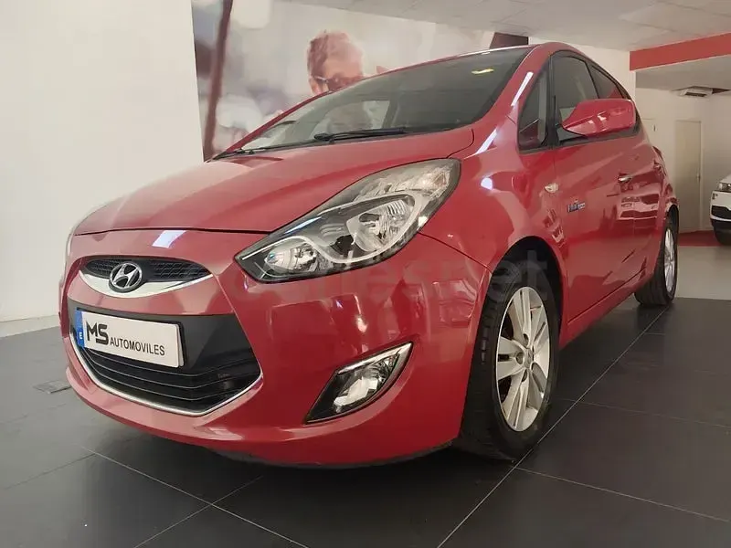 Usado Hyundai ix20 Comfort 115 CV (84 kW) 2013 Granate Utilitario