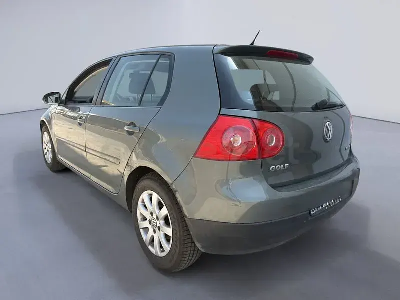 Usado VW Golf V Highline 115 CV (84 kW) 2007 Gris / plata Berlina