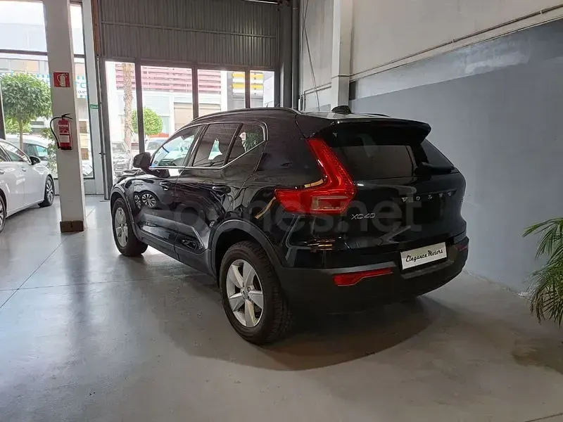 Usado Volvo XC40 Momentum 129 CV (94 kW) 2021 Negro SUV