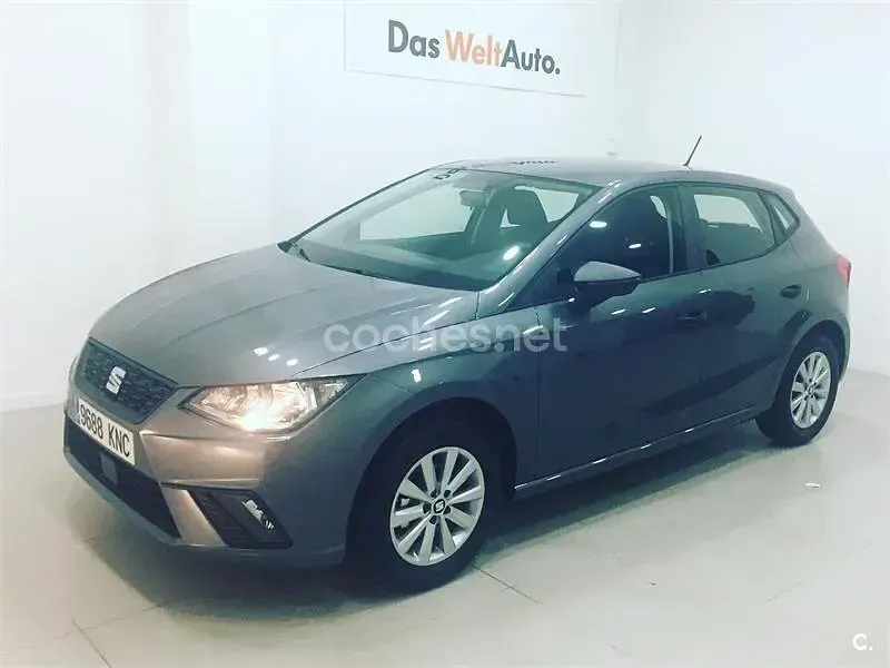 Usado Seat Ibiza Reference 90 CV (66 kW) 2018 Gris / plata Utilitario