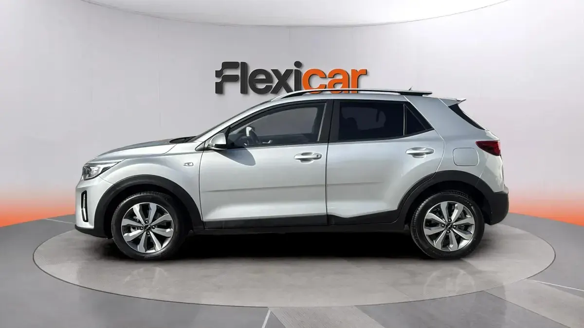 Usado Kia Stonic 84 CV (61 kW) 2023 Gris SUV