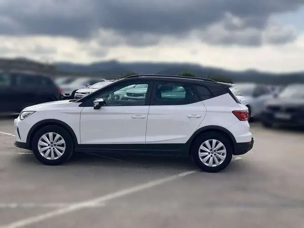 Usado Seat Arona Style Plus 110 CV (80 kW) 2021 Blanco SUV