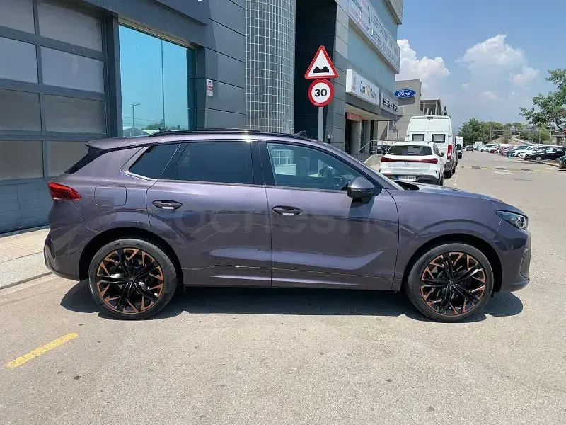 Usado Cupra Terramar VZ 272 CV (200 kW) 2024 Violeta / lila SUV
