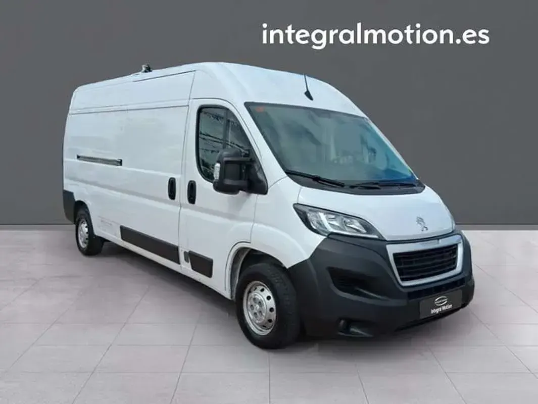 Usado Peugeot Boxer S 140 CV (102 kW) 2023 Blanco Van