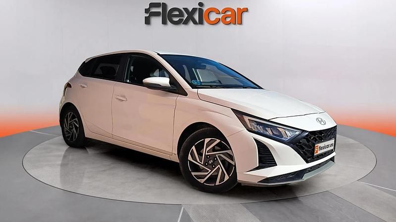 Usado Hyundai i20 101 CV (74 kW) 2024 Blanco Berlina
