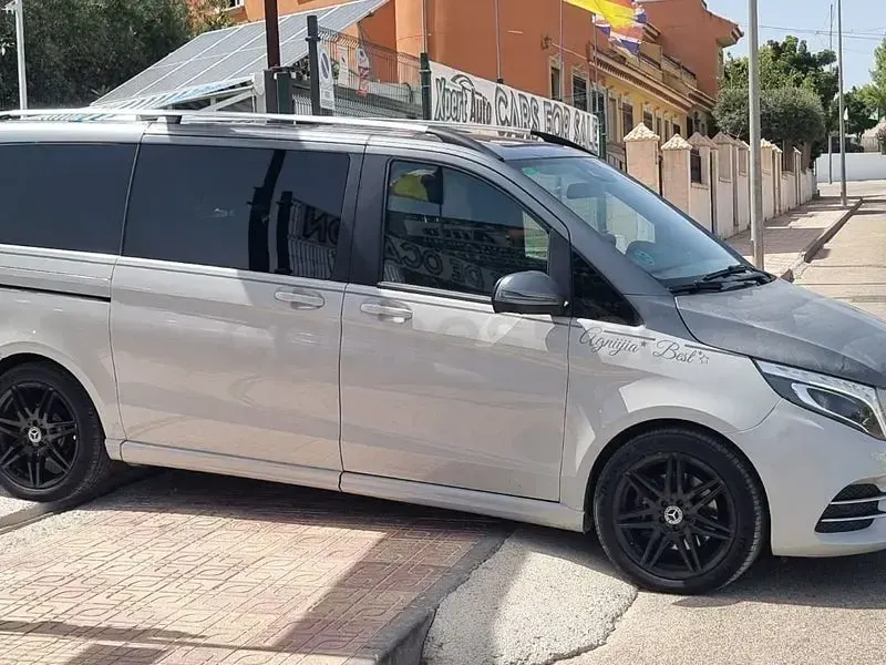 Usado Mercedes V300 Exclusive 239 CV (175 kW) 2020 Gris / plata Monovolumen