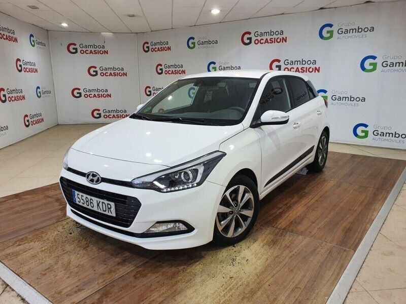 Usado Hyundai i20 101 CV (74 kW) 2017 Blanco Berlina