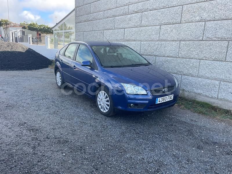 Usado Ford Focus Ghia 115 CV (84 kW) 2006 Azul Berlina