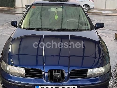 Usado Seat Leon 110 CV (80 kW) 2002 Azul Utilitario