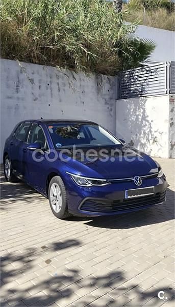 Usado VW Golf VIII 110 CV (80 kW) 2022 Azul Berlina