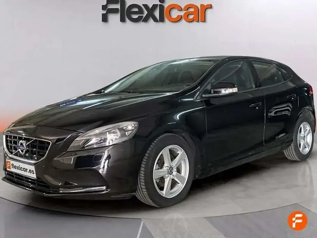Usado Volvo V40 114 CV (83 kW) 2015 Negro Utilitario