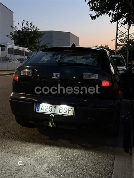 Usado Seat Leon Sport 150 CV (110 kW) 2001 Negro Utilitario
