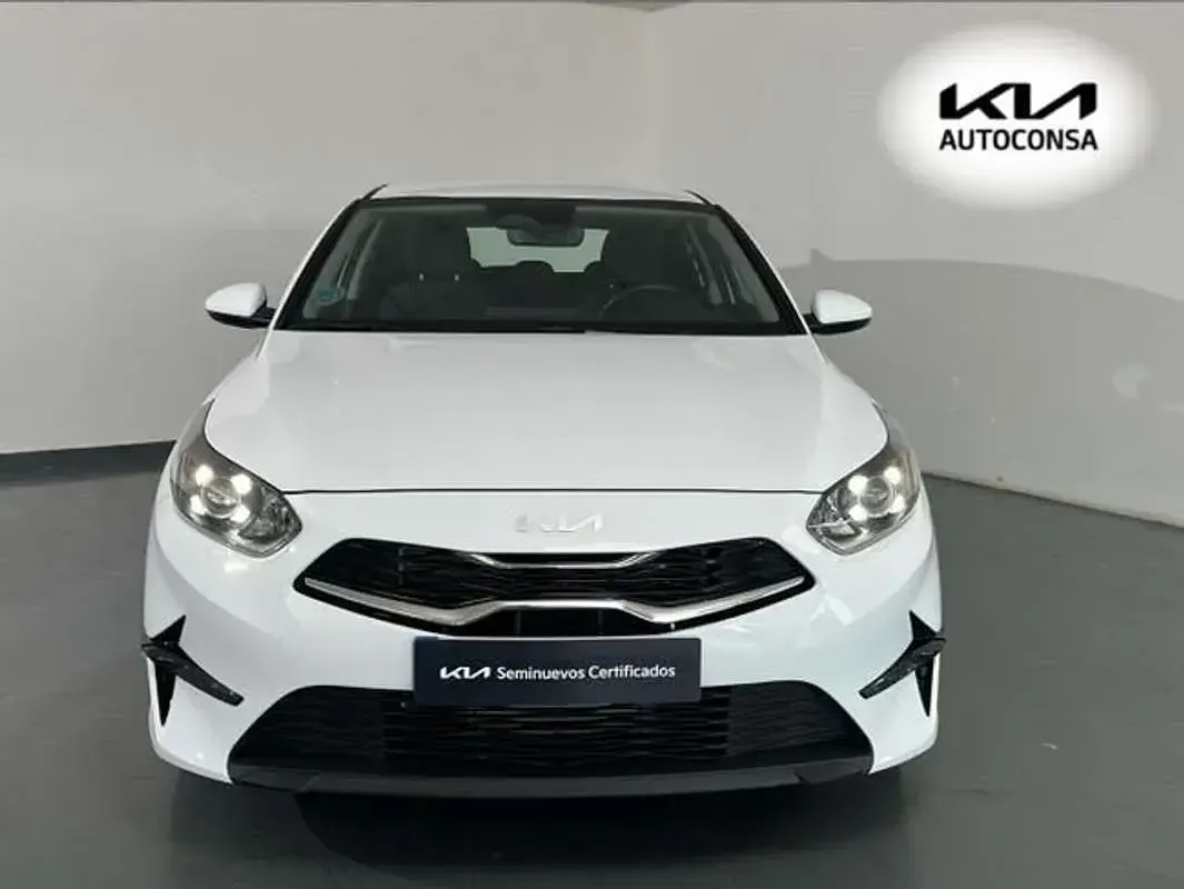Usado Kia Ceed 101 CV (74 kW) 2025 Blanco Utilitario