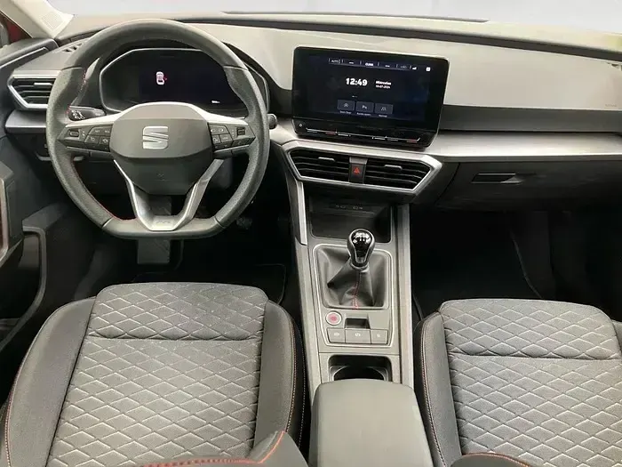 Usado Seat Leon FR 130 CV (95 kW) 2023 Gris plata