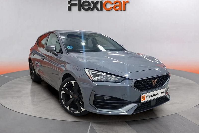 Gris Usado 2024 Cupra Leon Berlina | 23.790 € (Buen precio) - Imagen 1/4