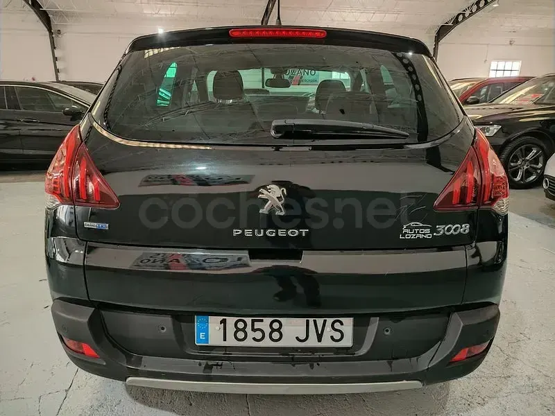 Usado Peugeot 3008 Allure 120 CV (88 kW) 2016 Negro Berlina