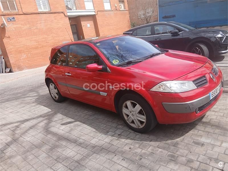 Usado Renault Mégane II Dynamique 115 CV (84 kW) 2004 Rojo Berlina